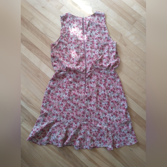 Dress - Picture 3 of 4